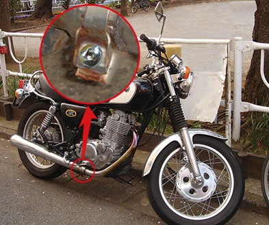 バイクのマフラーの盗難防止　TRF 使用事例